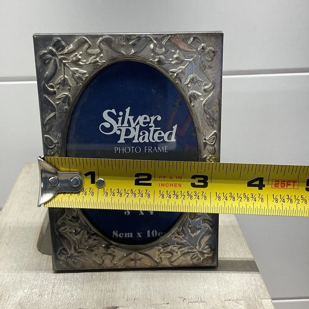 Vintage Style Silver Plated 3x4 Ornate Floral Embossed Oval Photo Picture Frame